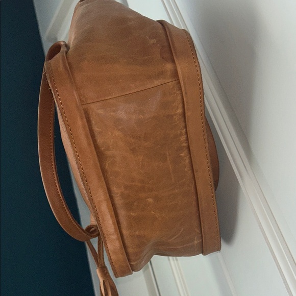 Luxurious Tan Leather Crossbody Bag - Picture 10 of 14